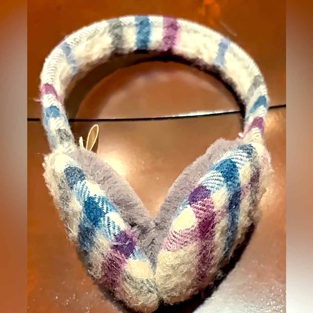 BURBERRY 100% cashmere Nova check earmuffs